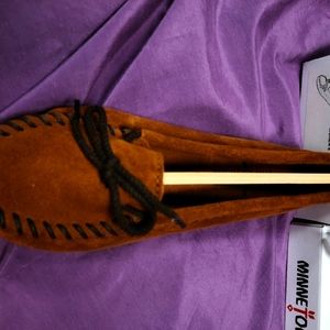 Minnetonka Suede Skimmer